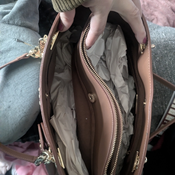 Women's Tan Shoulder Bag with Gold Chain - Picture 3 of 4